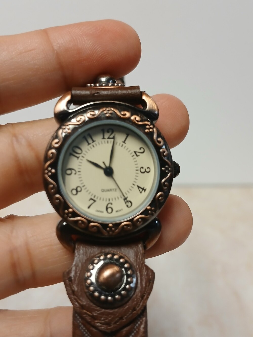 Vintage-Style Round Face Leather Strap Watch - Brown & Antique Copper